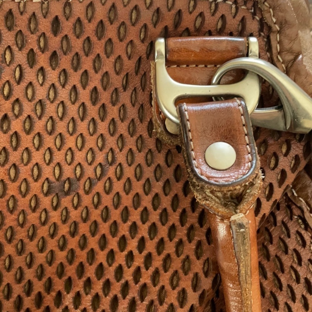 Vive la Difference Italian Brown Leather Crossbody Bag - Picture 6 of 8